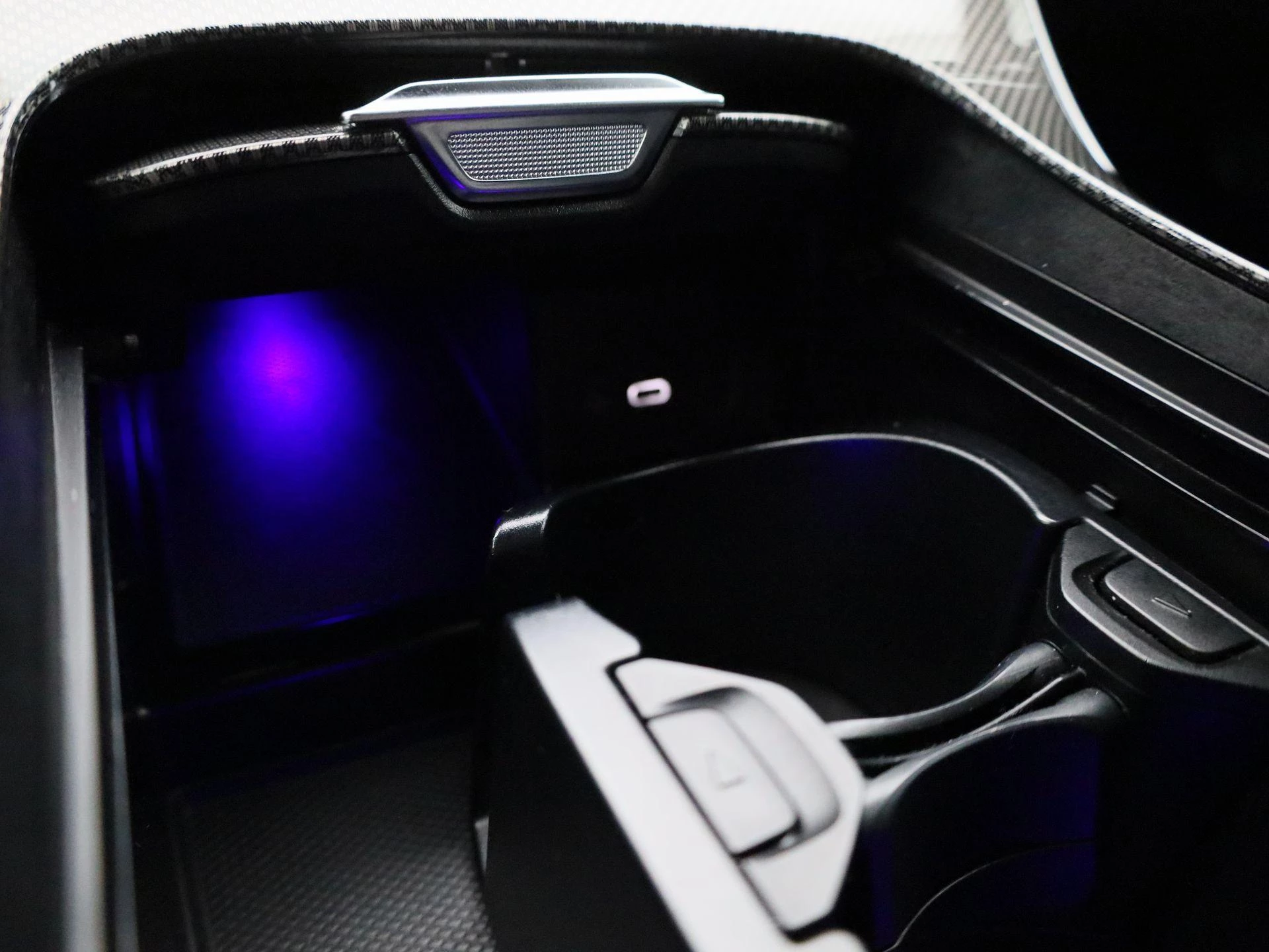 Mercedes-Benz-C-Klasse-image-32