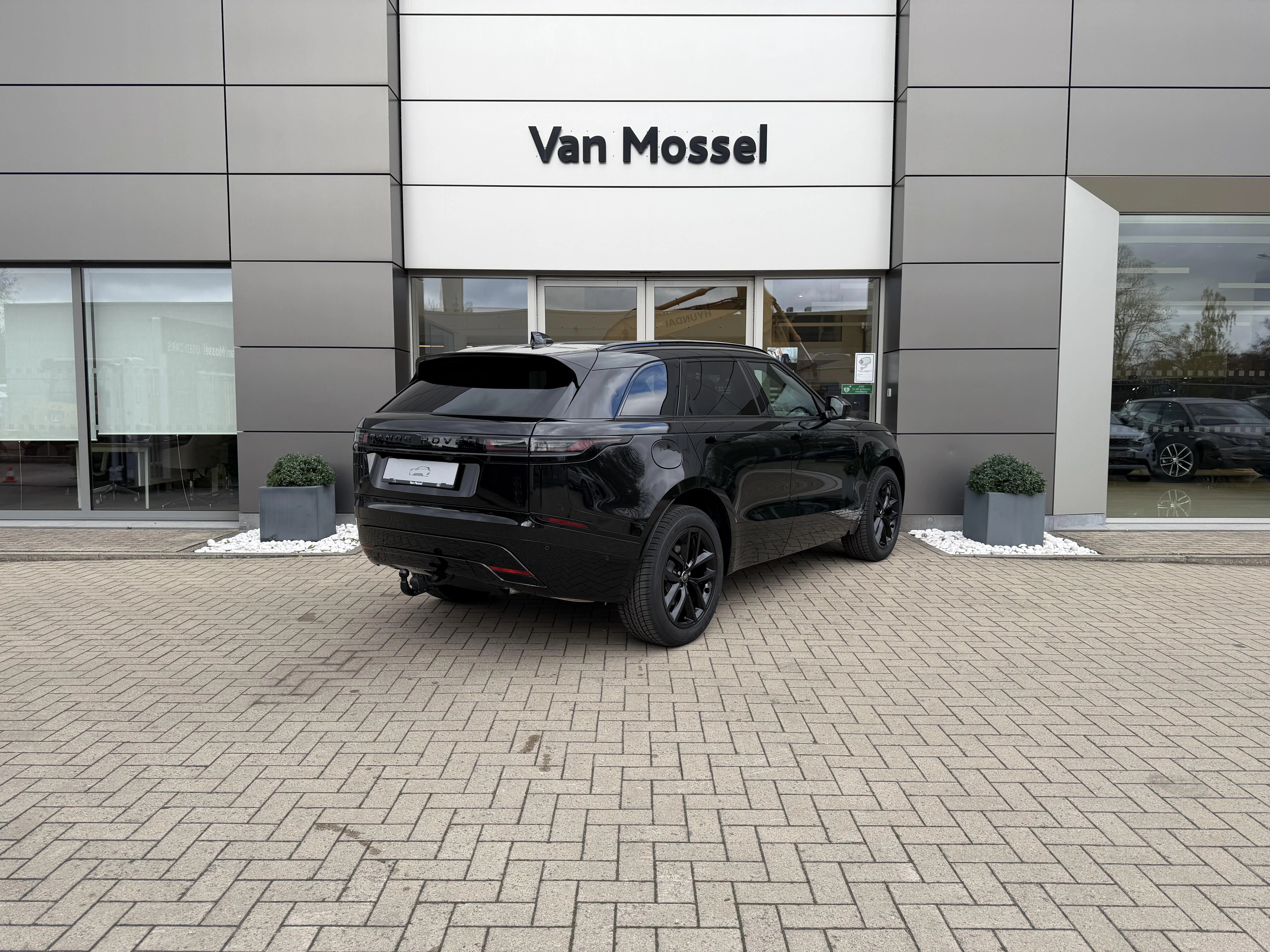 Land Rover Range Rover Velar P400e Dynamic SE AWD Auto. 26.5MY