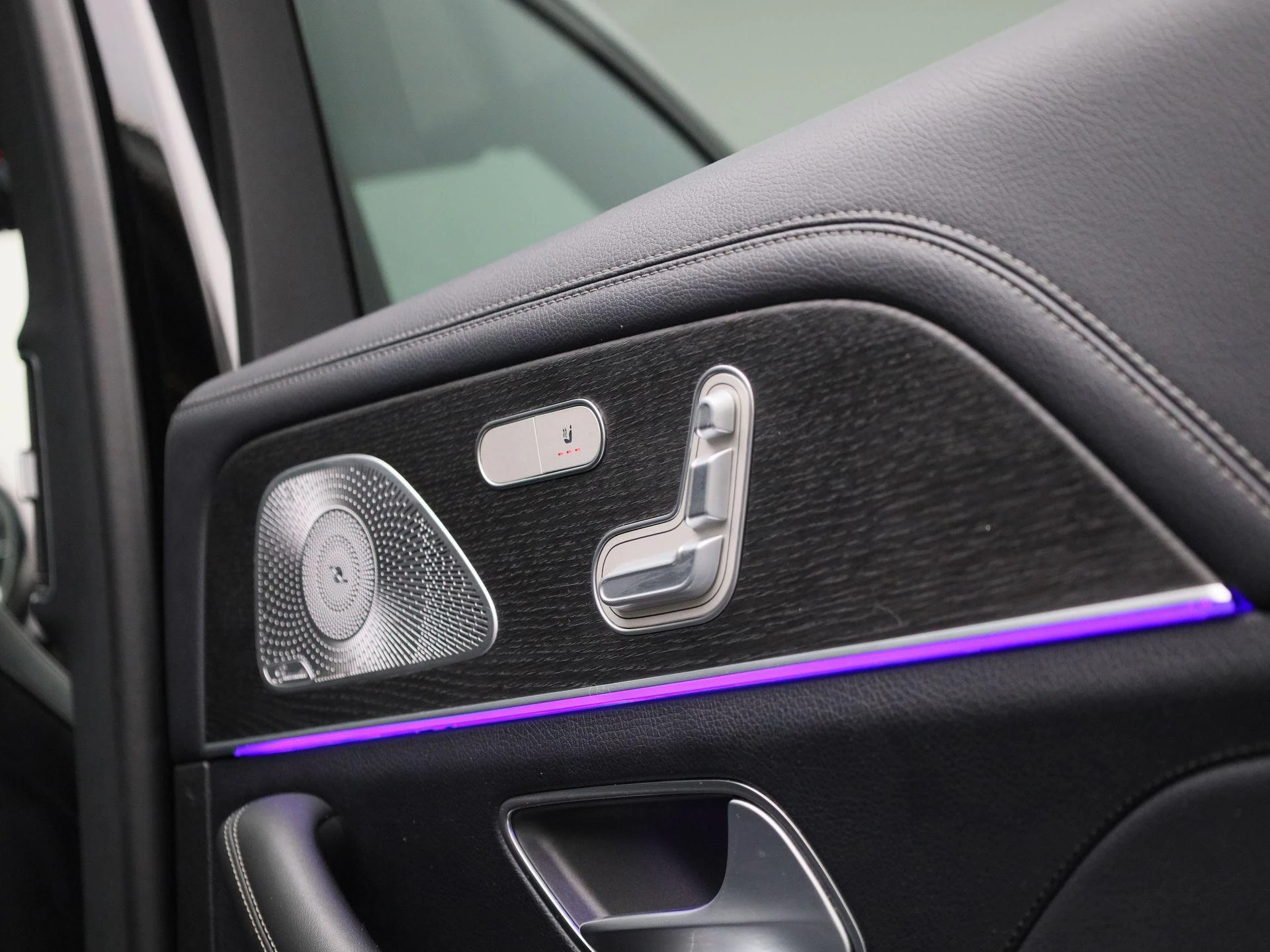 Mercedes-Benz-GLE-image-54