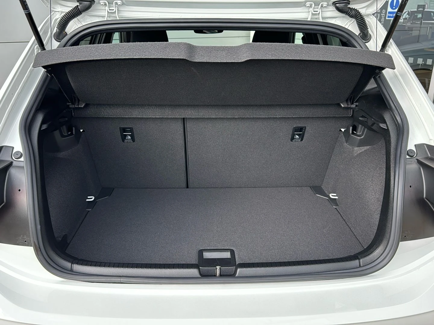 Volkswagen-Polo-image-14