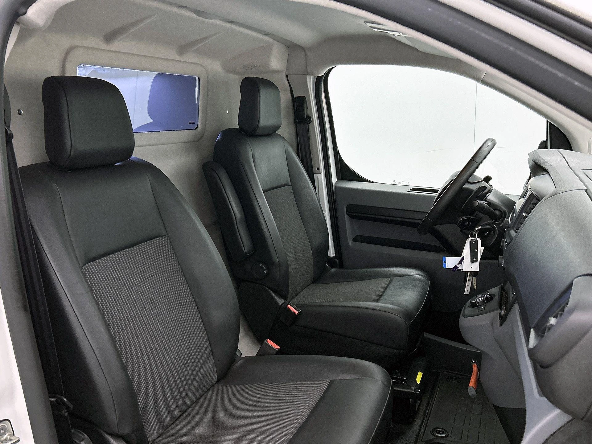 Opel-Vivaro-image-29