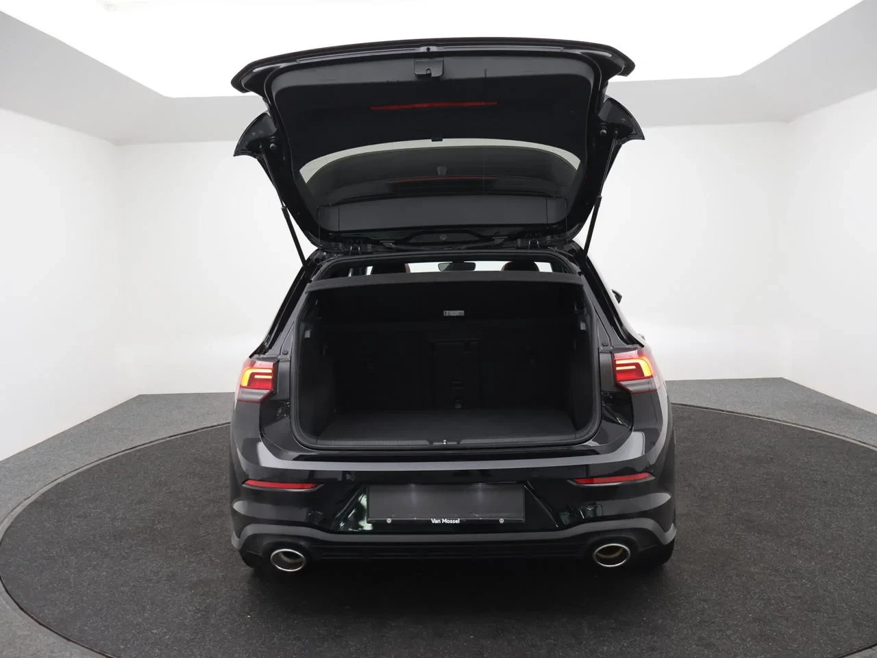 Volkswagen-Golf-image-28