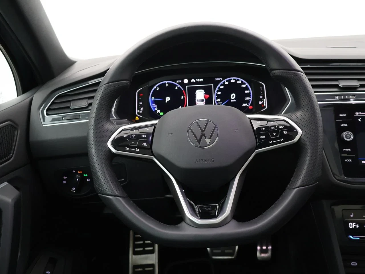 Volkswagen-Tiguan-image-13