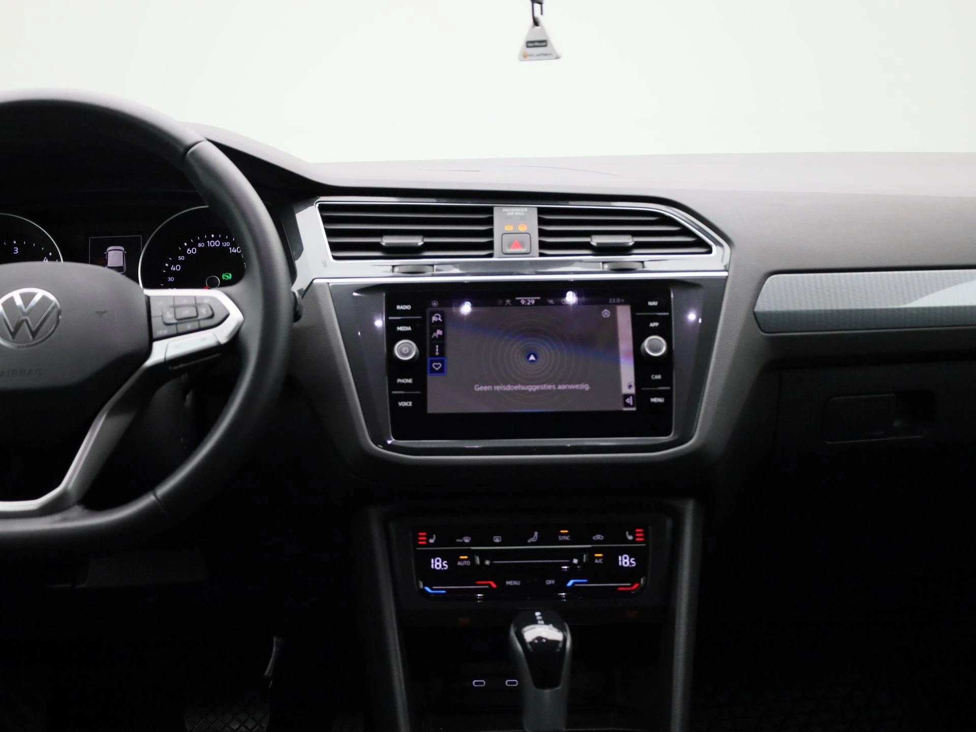 Volkswagen-Tiguan-image-8
