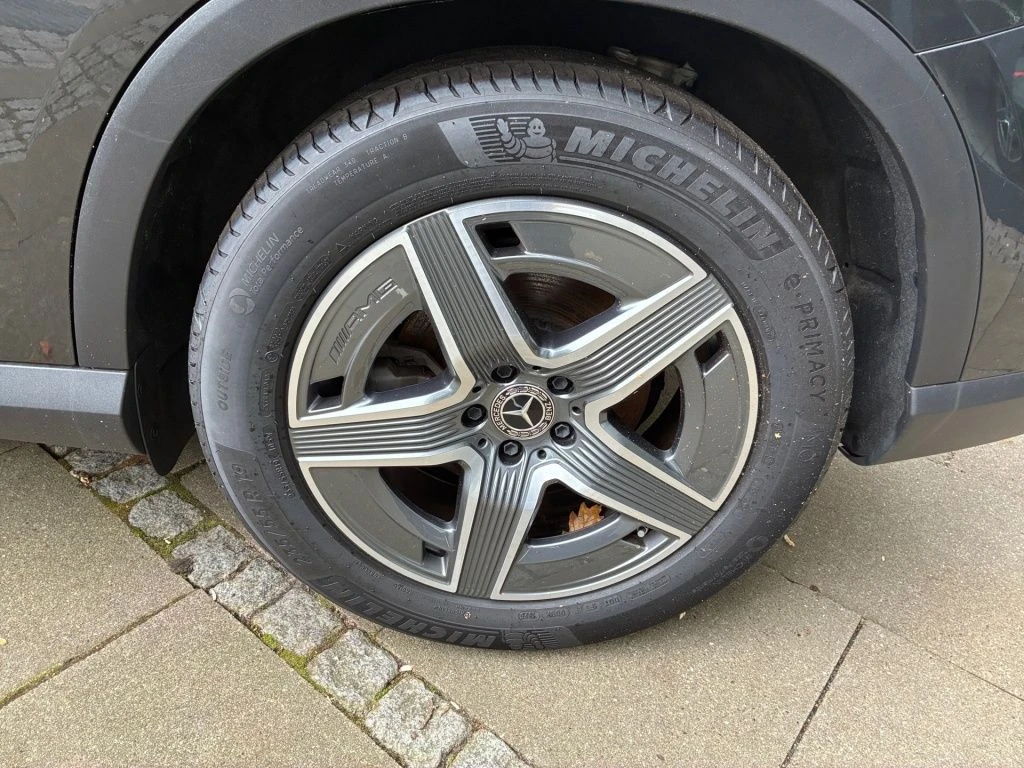 Mercedes-Benz-GLC 300 d-image-18