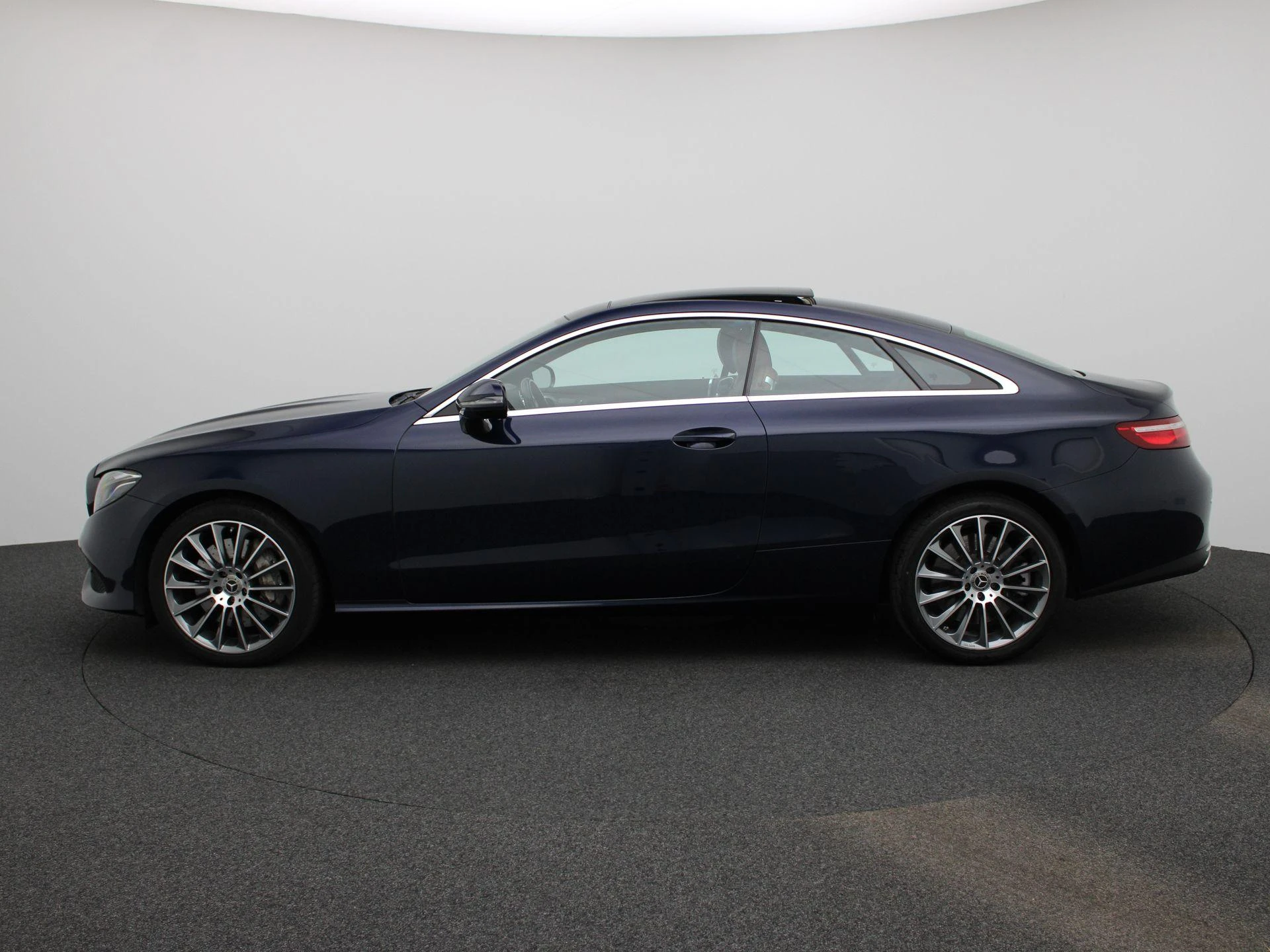 Mercedes-Benz-E-Klasse-image-3