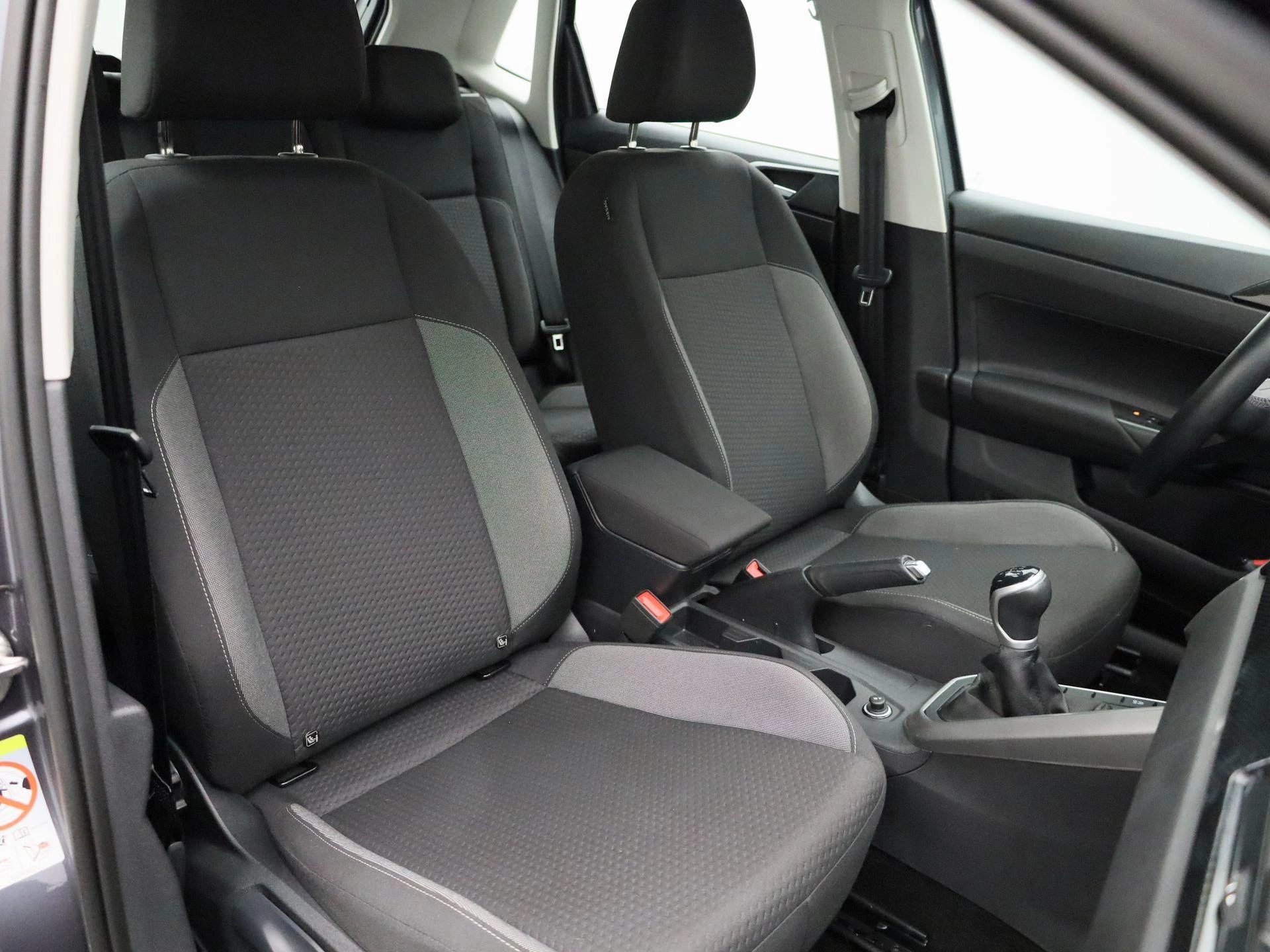 Volkswagen-Polo-image-30