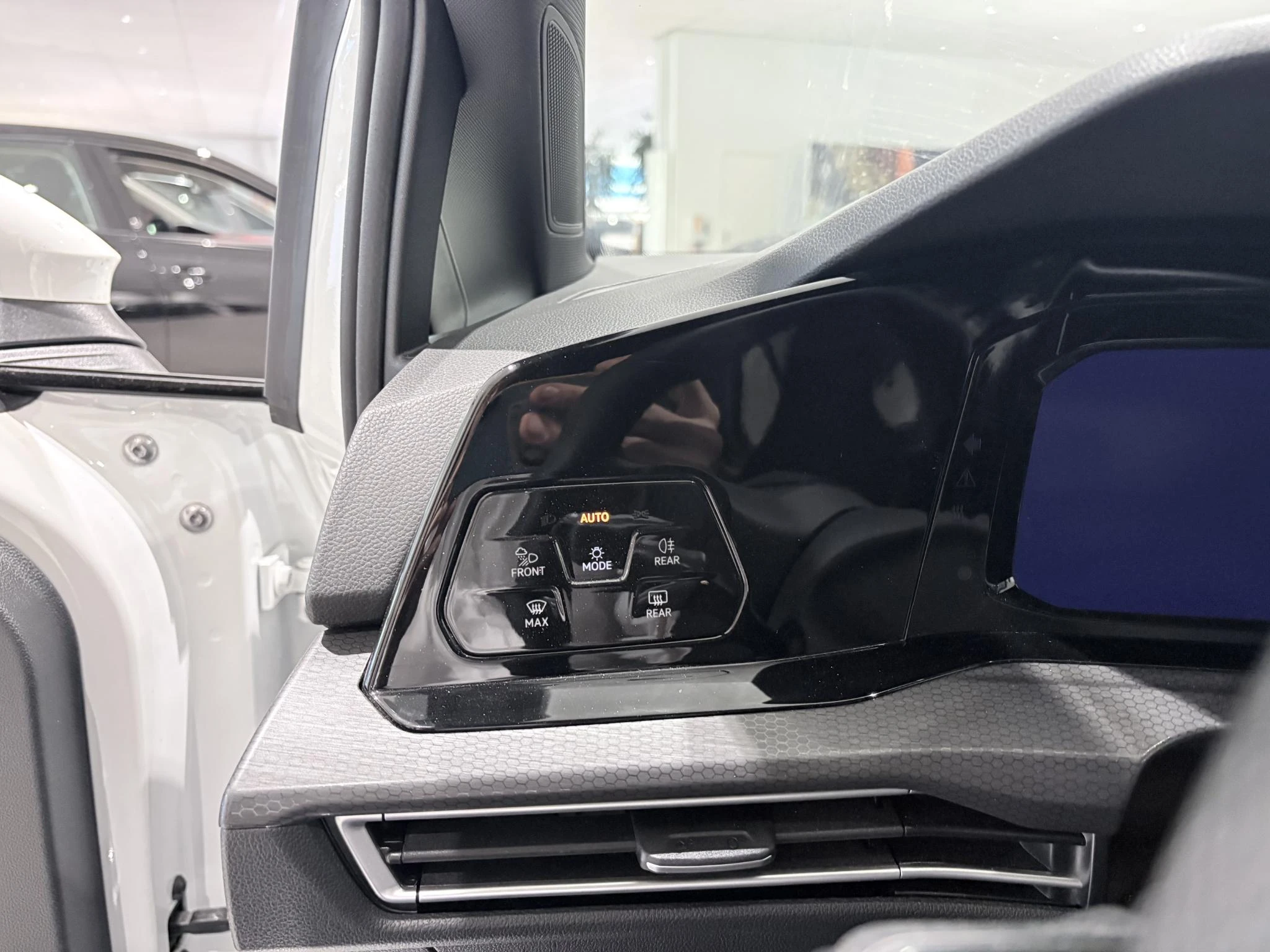 Volkswagen-Golf-image-12