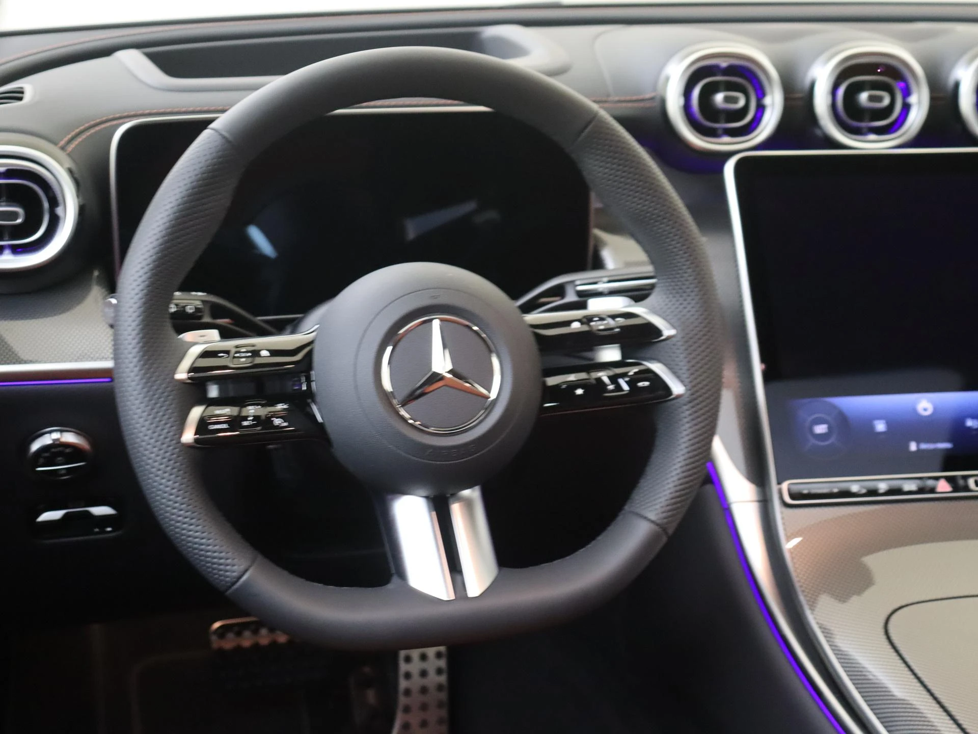 Mercedes-Benz-GLC-image-9