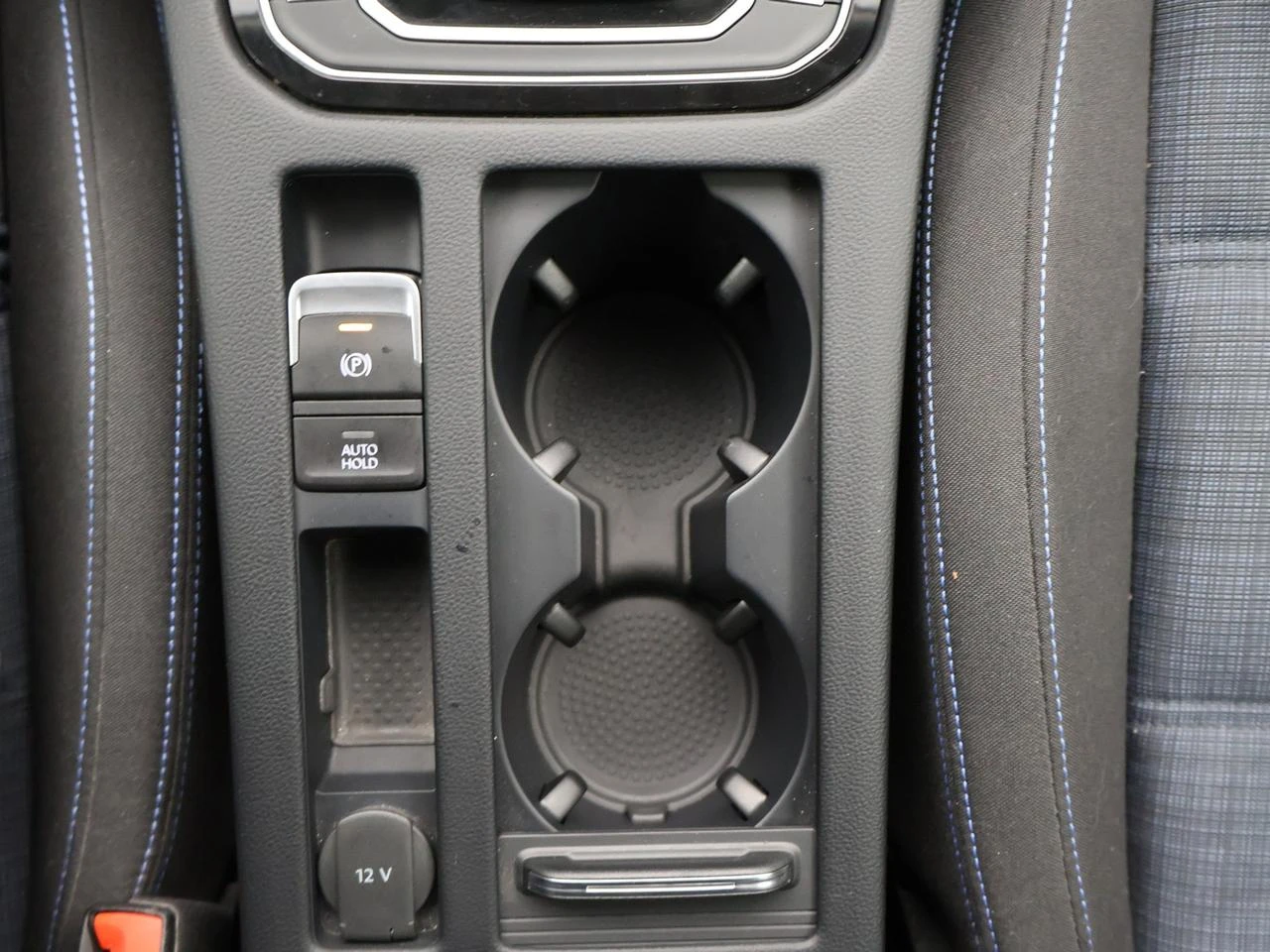 Volkswagen-Passat-image-24
