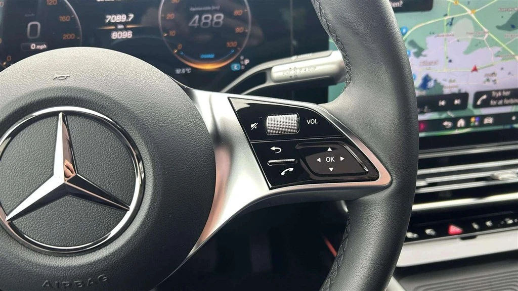 Mercedes-Benz-CLA-image-11