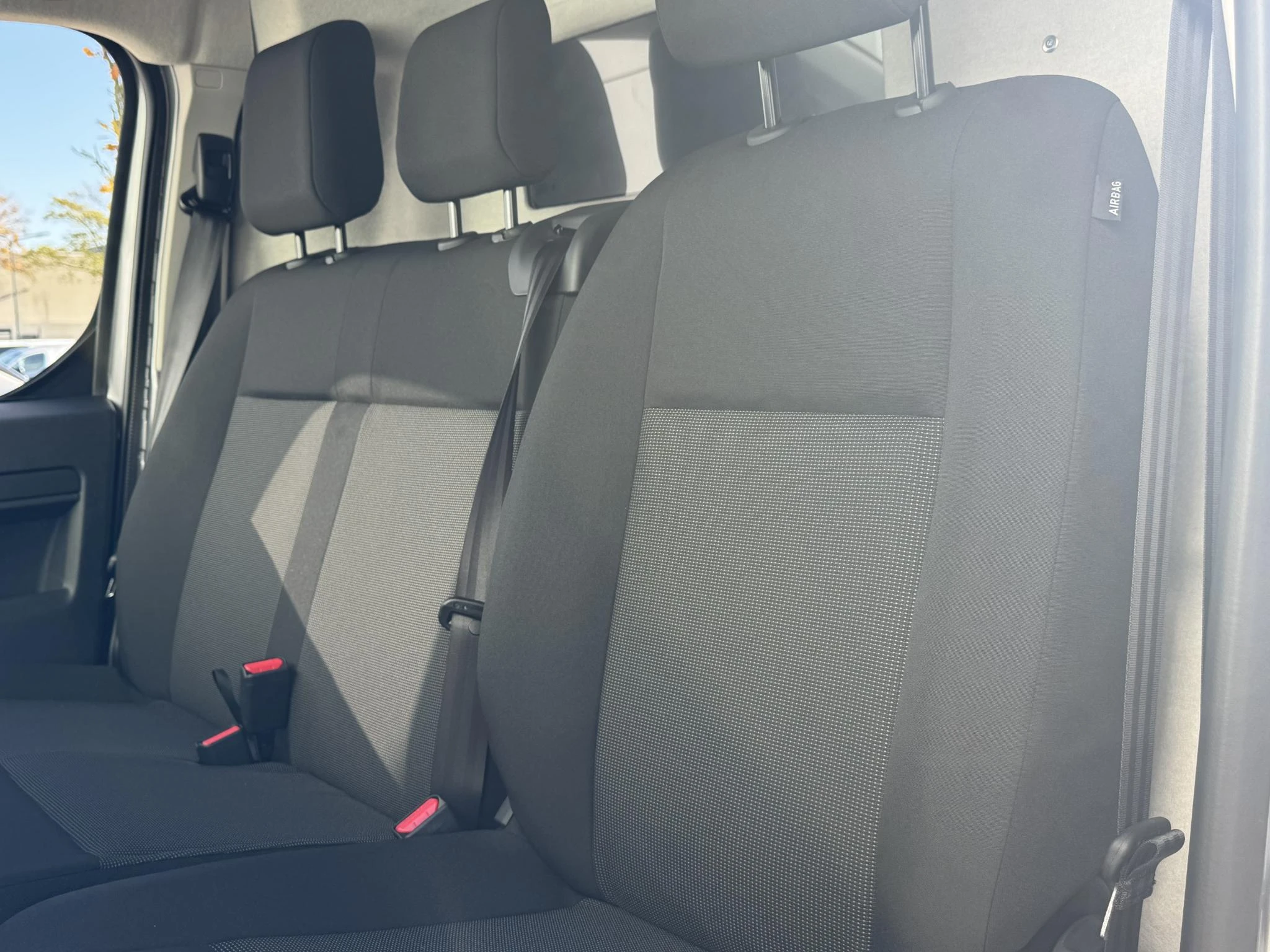 Peugeot-e-Expert-image-11