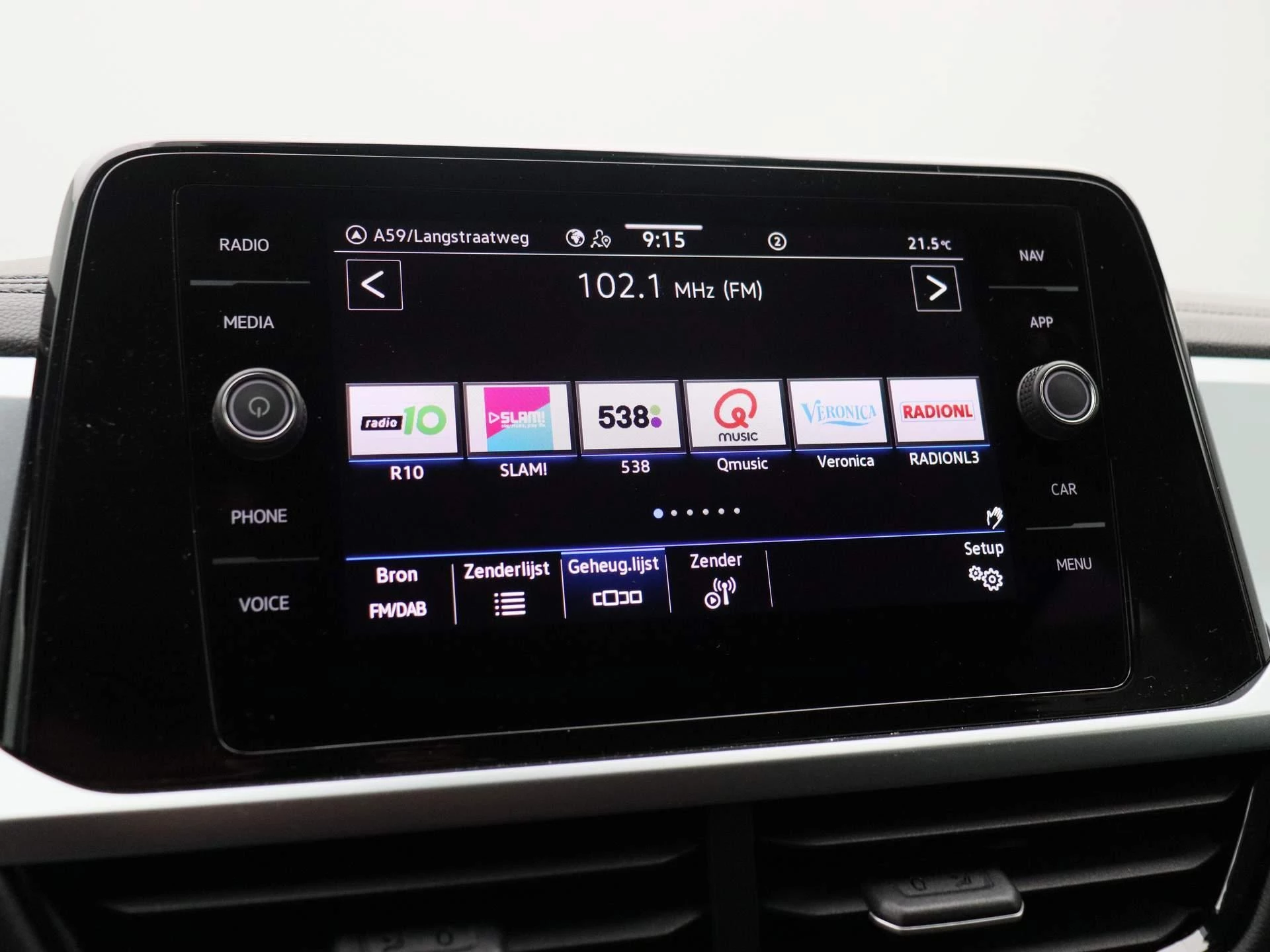 Volkswagen-T-Roc-image-20