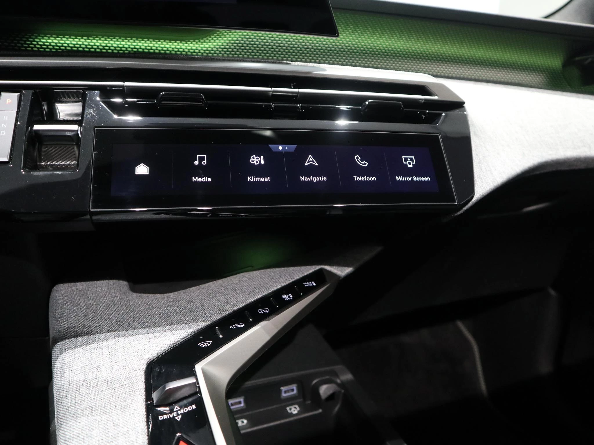 Peugeot-e-5008-image-23