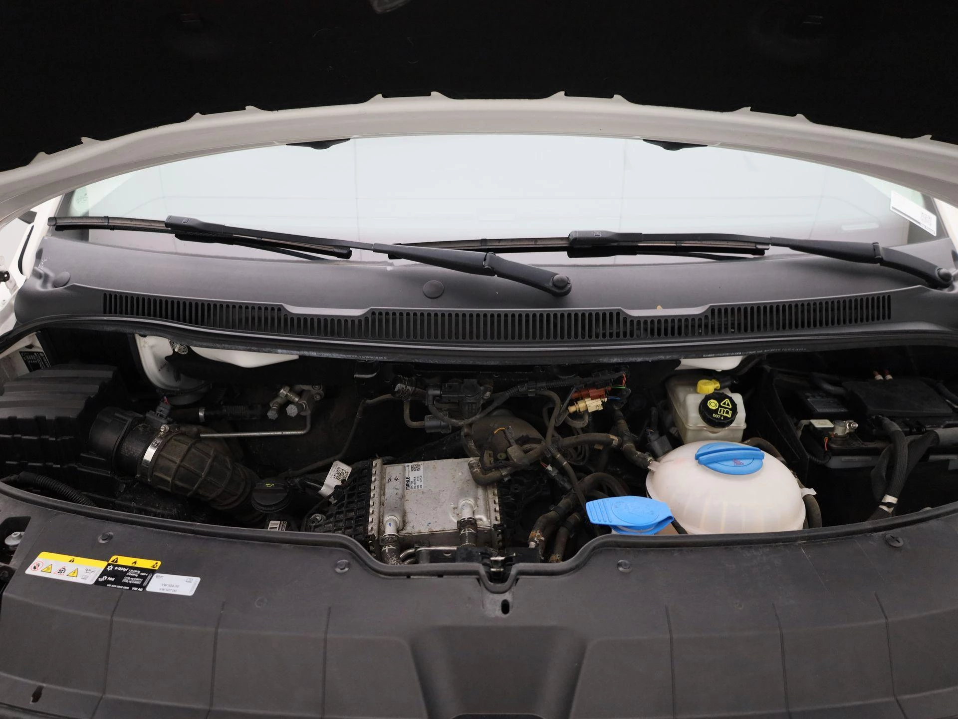 Volkswagen-Transporter-image-32