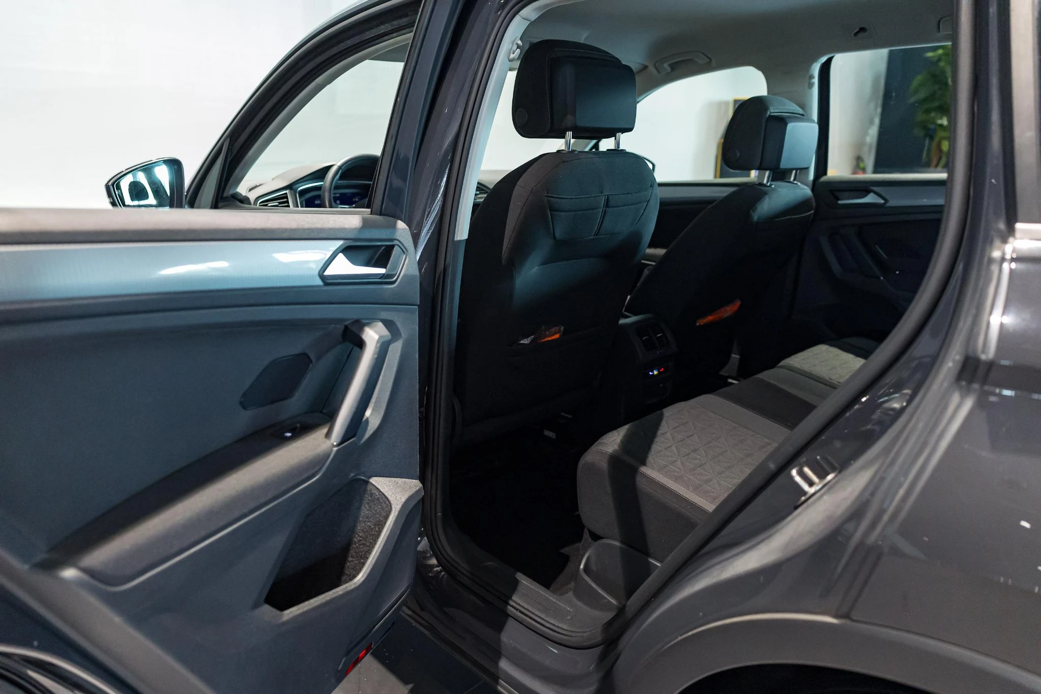 Volkswagen-Tiguan-image-14