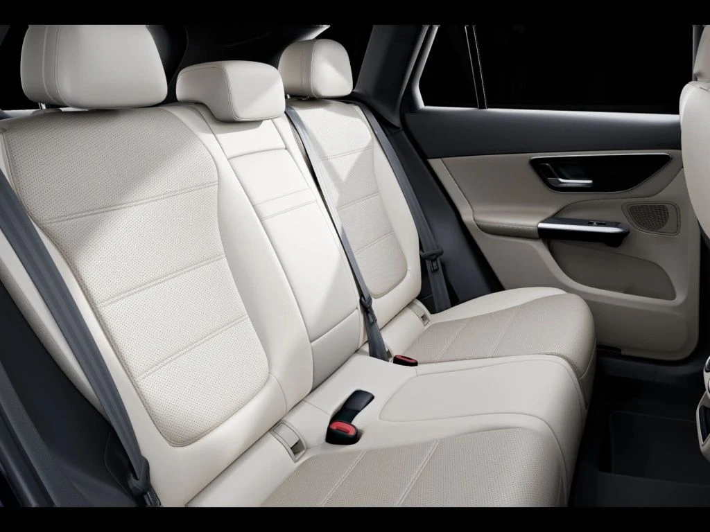 Mercedes-Benz-GLC 200-image-11