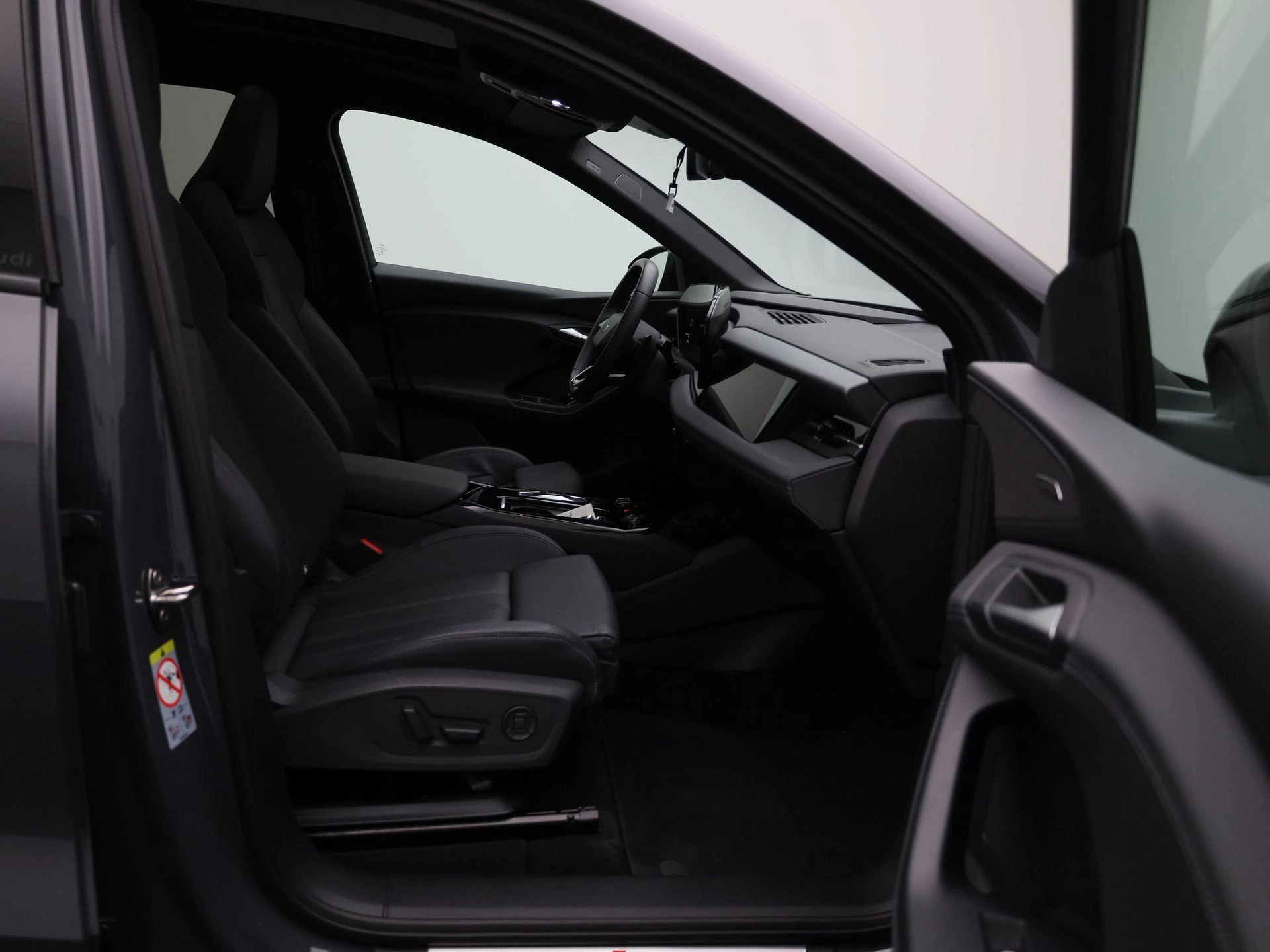 Audi-Q6 e-tron-image-43