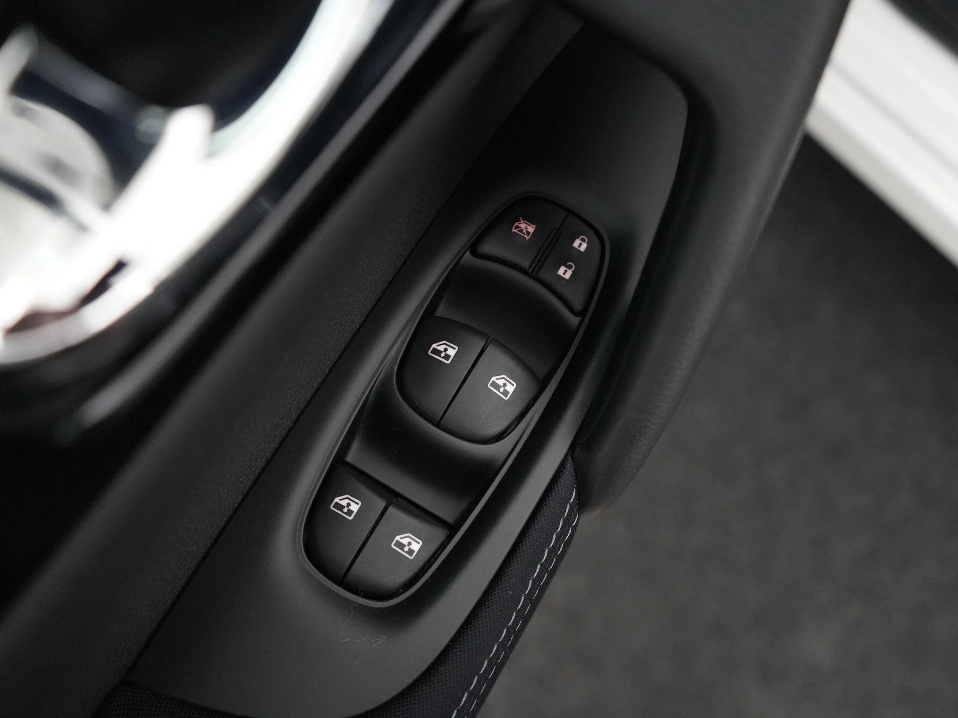 Nissan-QASHQAI-image-25