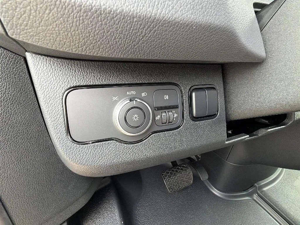 Mercedes-Benz-Sprinter-image-21