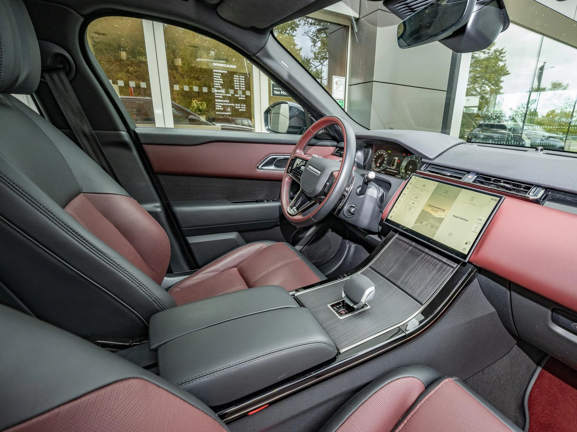 Land Rover-Range Rover Velar-image-8