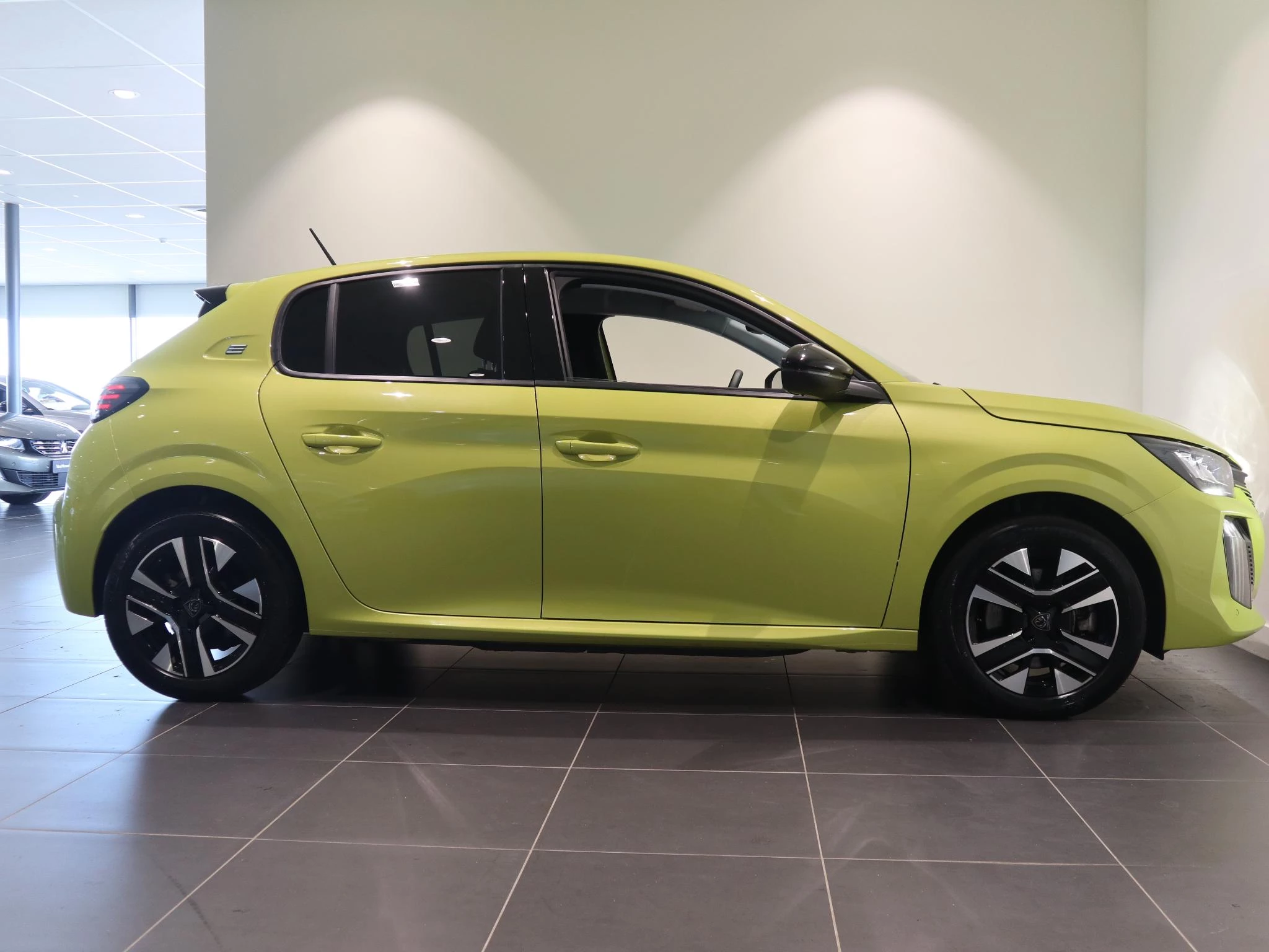 Peugeot-e-208-image-6