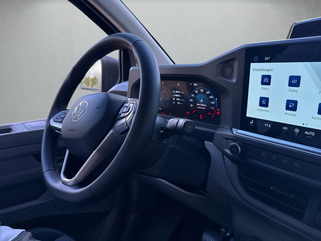 Volkswagen-Caravelle-image-6