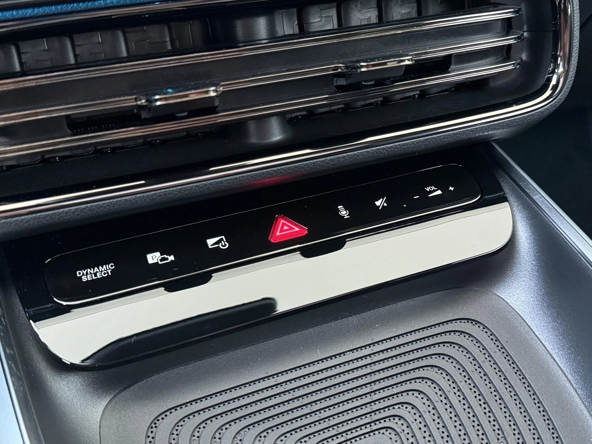 Mercedes-Benz-CLA-image-20