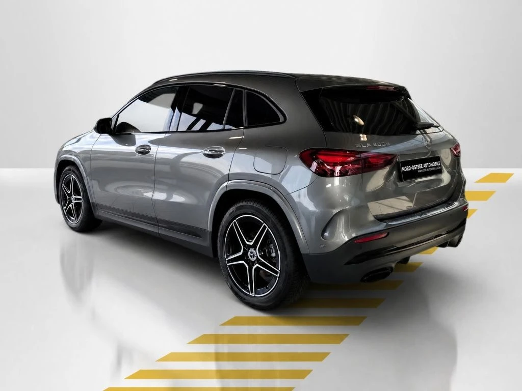 Mercedes-Benz-GLA 200 d-image-12