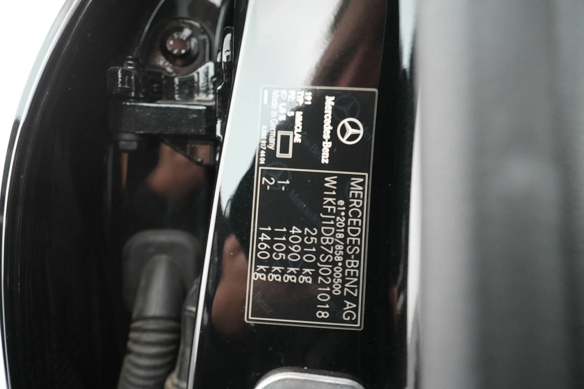 Mercedes-Benz-CLA-image-18