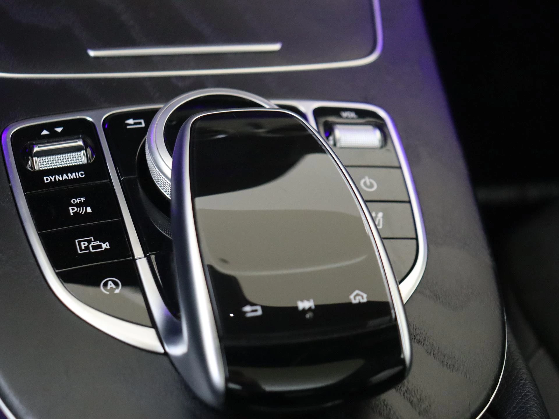 Mercedes-Benz-E-Klasse-image-20