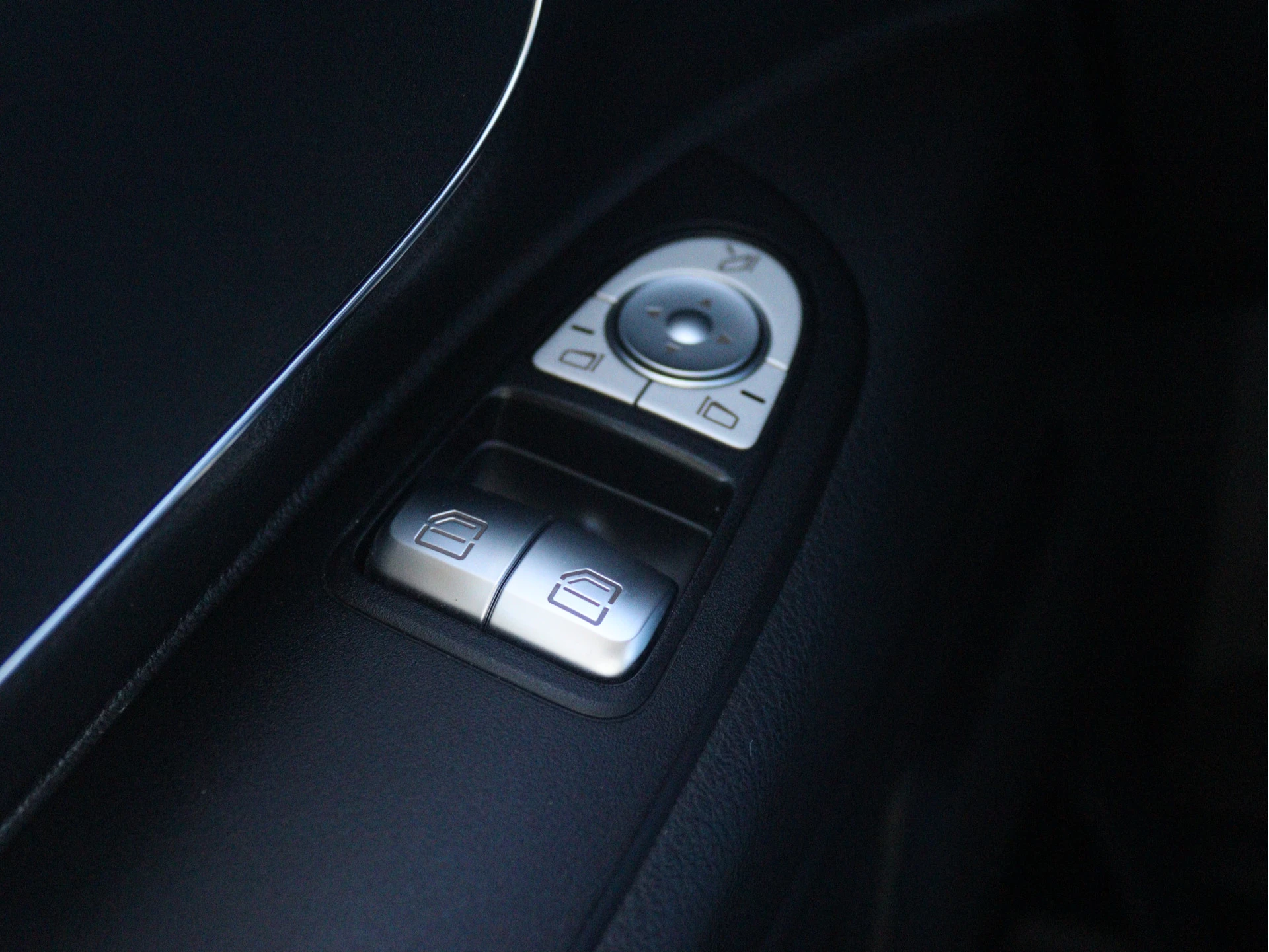 Mercedes-Benz-Vito-image-4