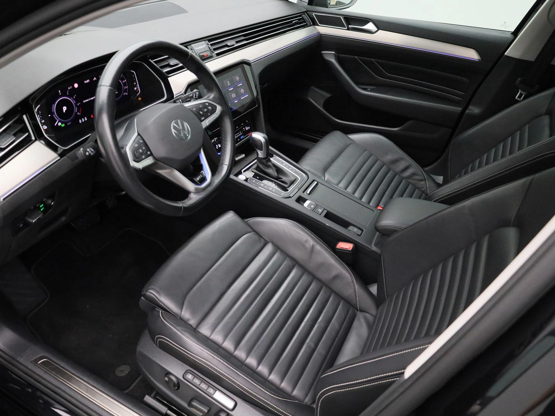 Volkswagen-Passat-image-19