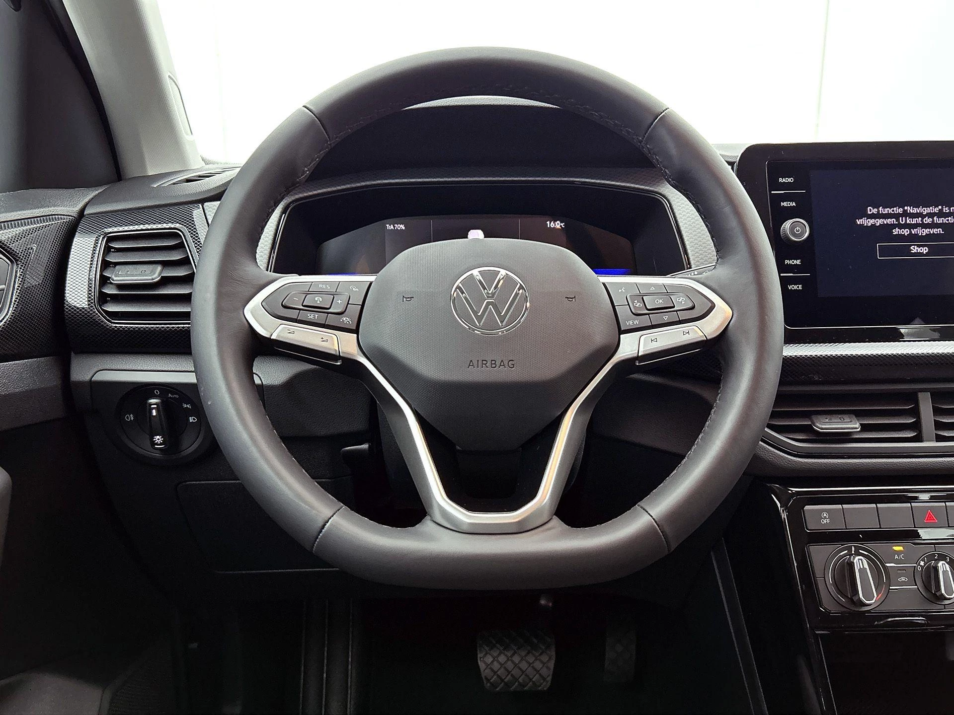 Volkswagen-T-Cross-image-12