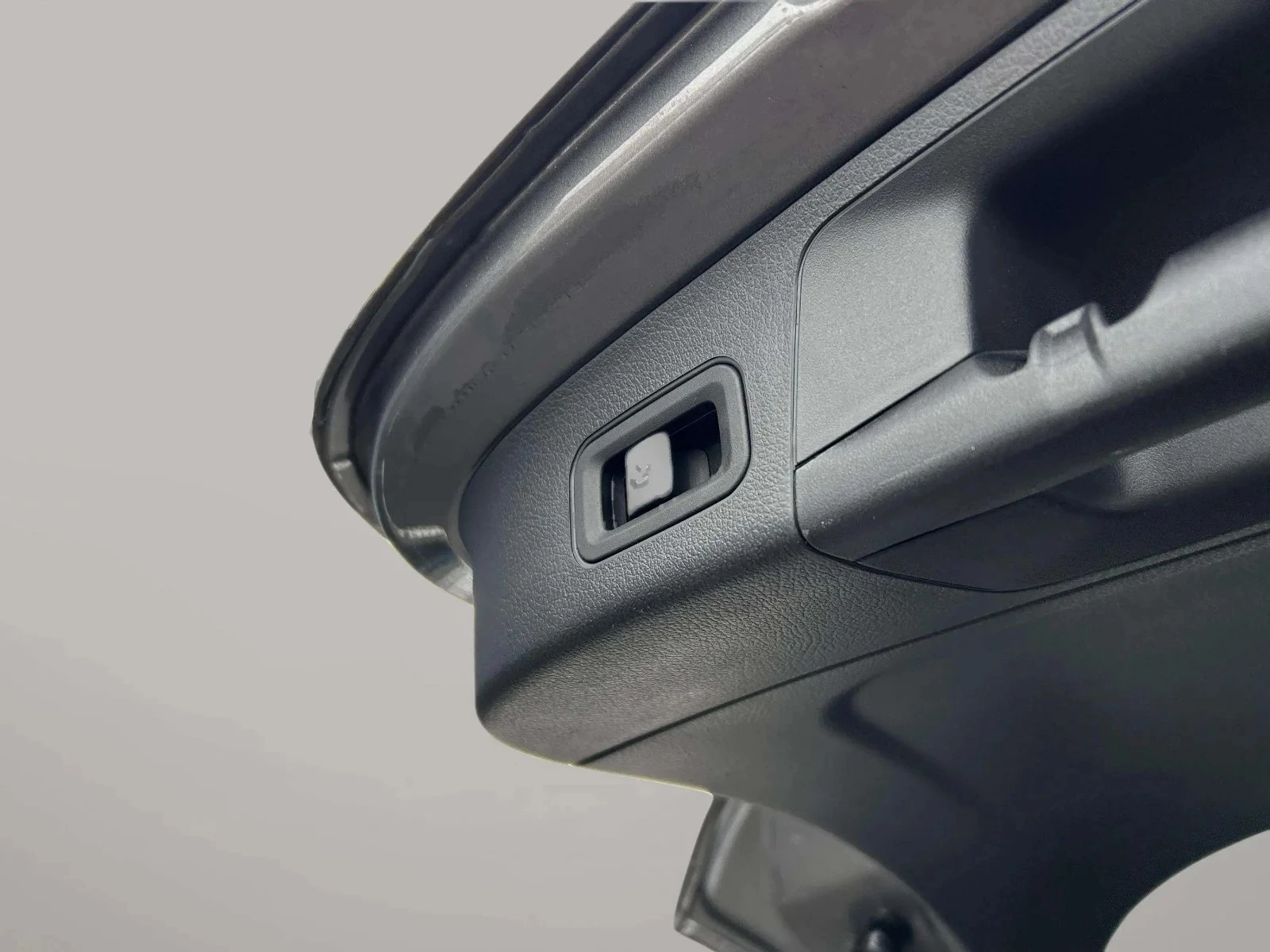 Mercedes-Benz-EQA-image-21