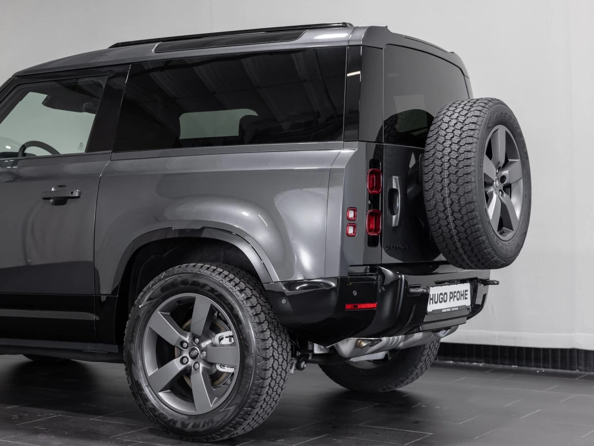 Land Rover-Defender-image-8