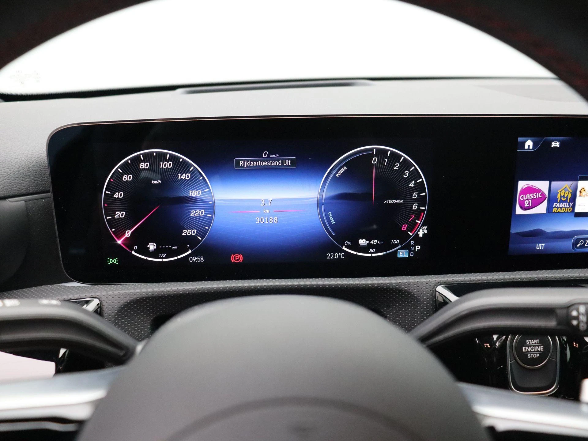 Mercedes-Benz Classe A 250 e AMG Line + MULTIBEAM LED + PANORAMISCH DAK + CARPLAY +