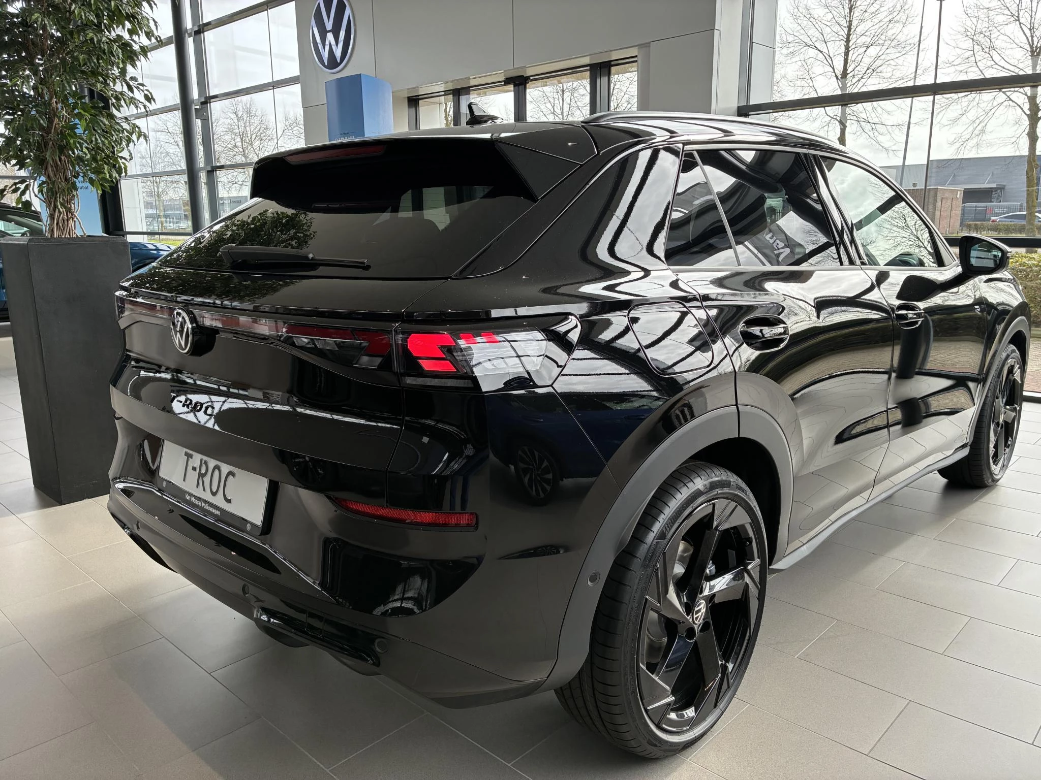 Volkswagen-T-Roc-image-4