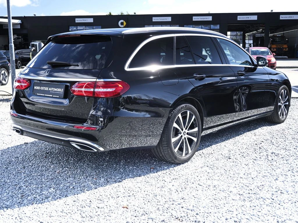 Mercedes-Benz-E-Klasse 300 de-image-4