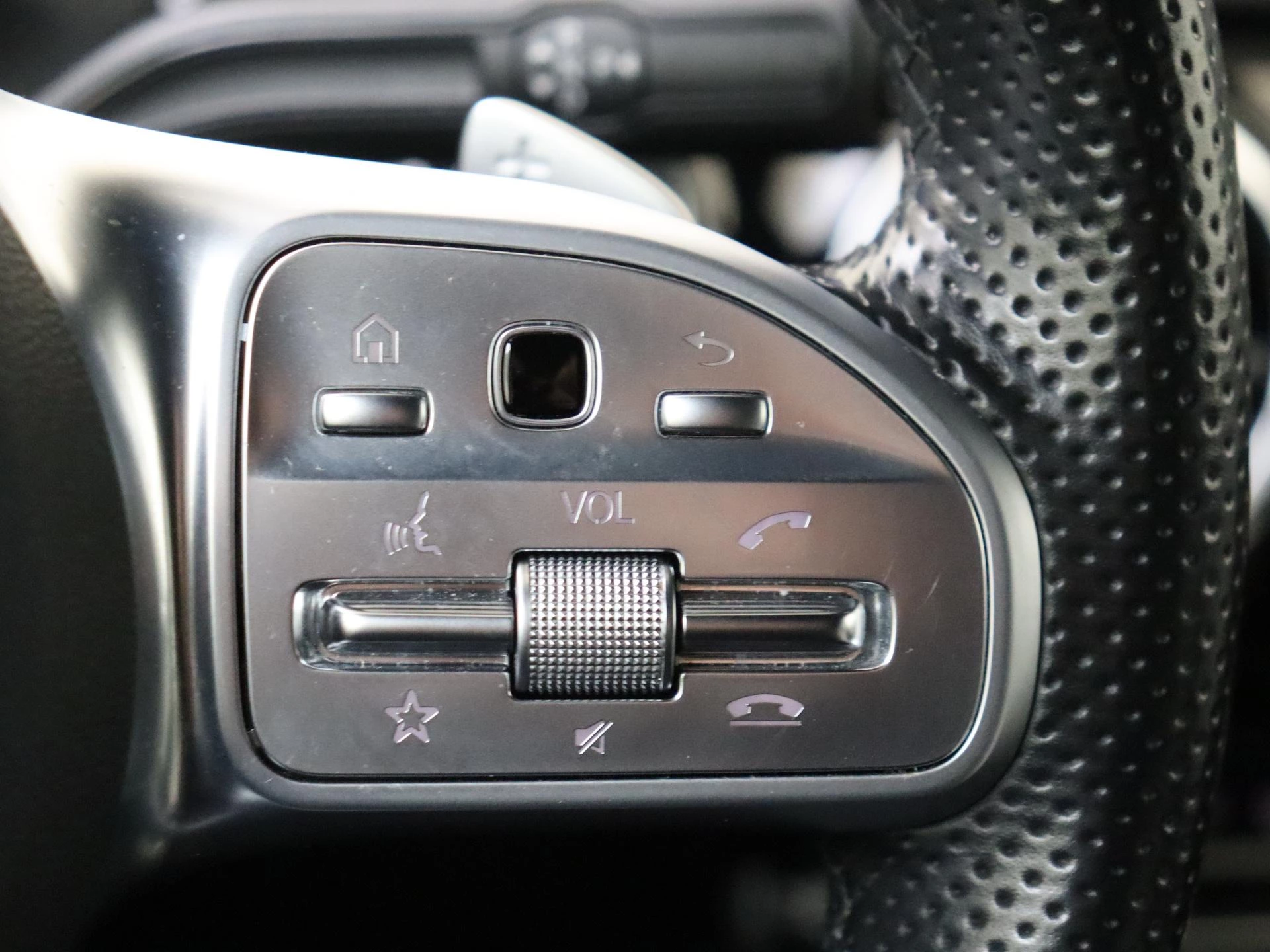 Mercedes-Benz-A-Klasse-image-16