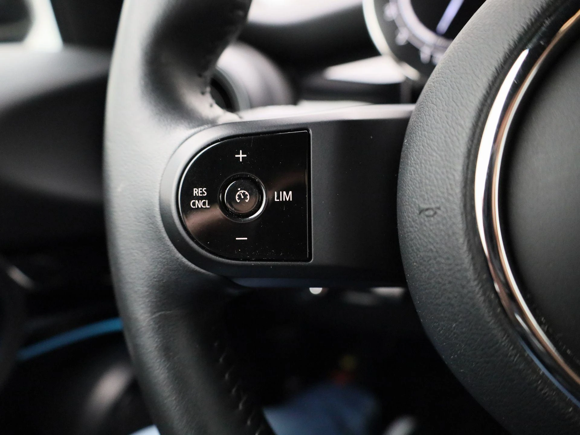 MINI-Cooper-image-16