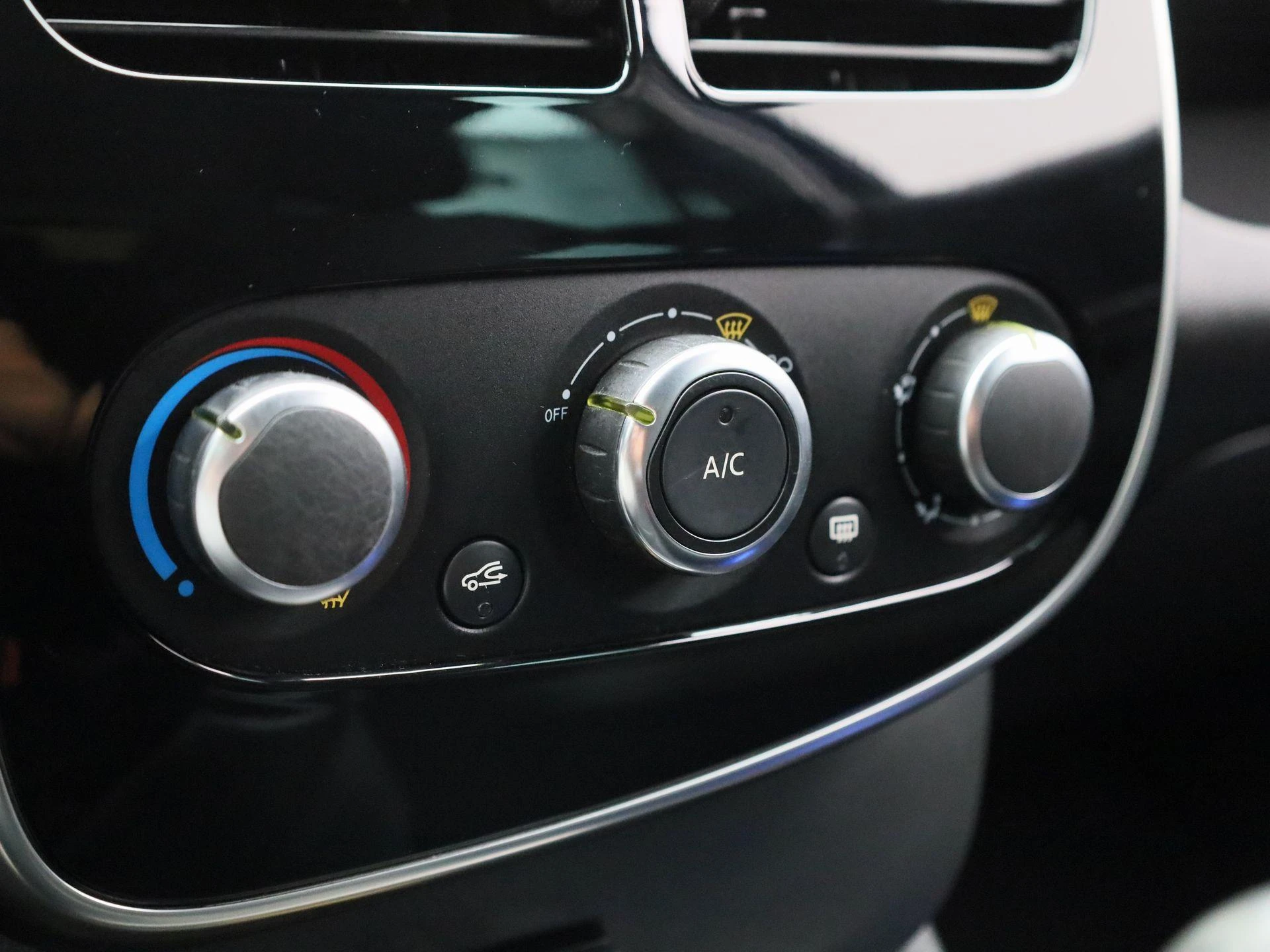 Renault-Clio-image-23
