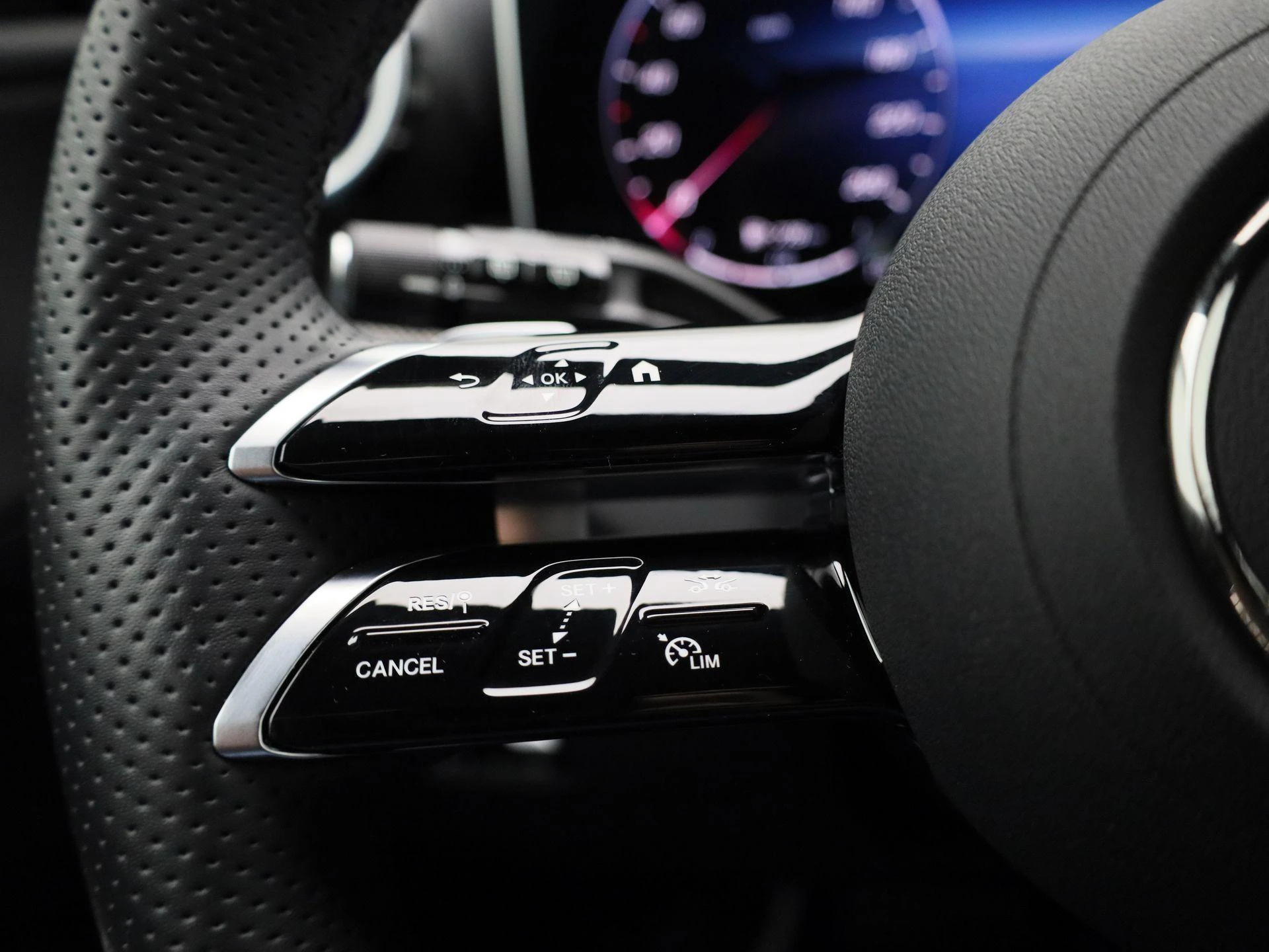 Mercedes-Benz-GLC-image-22