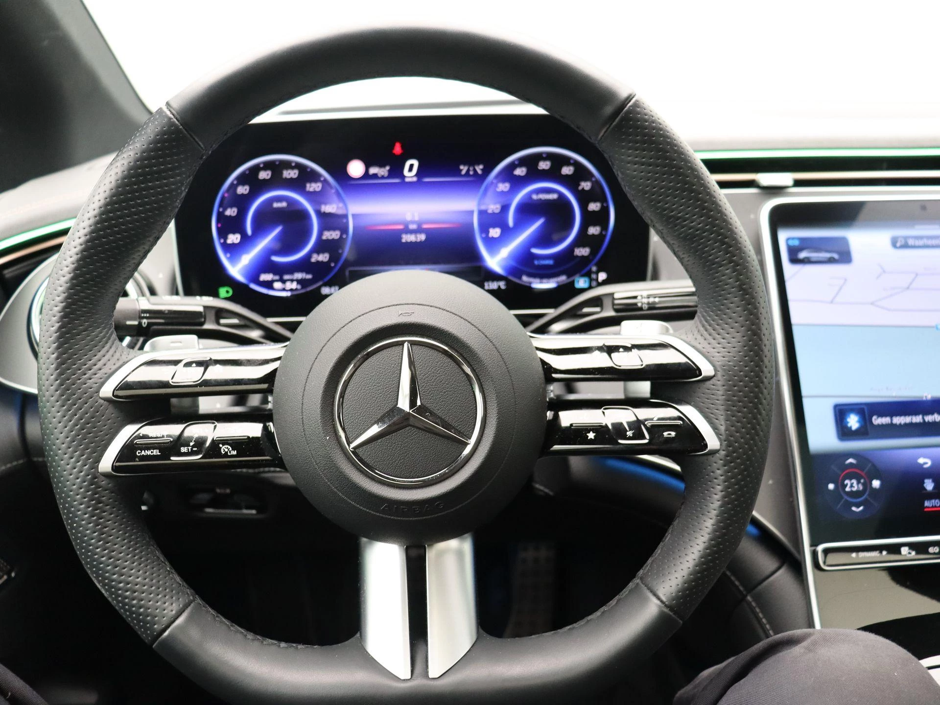 Mercedes-Benz-EQE-image-9