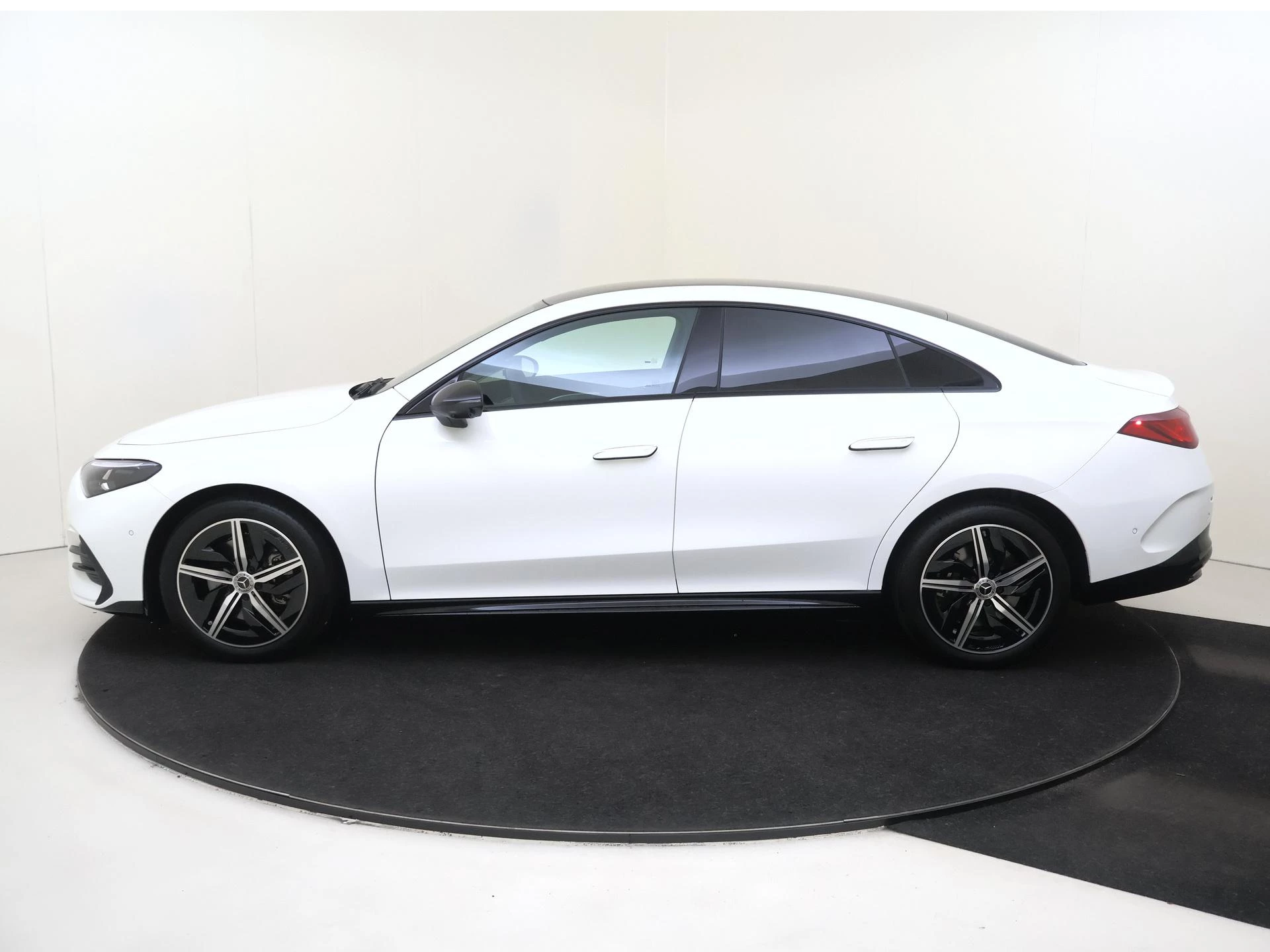 Mercedes-Benz-CLA-image-7