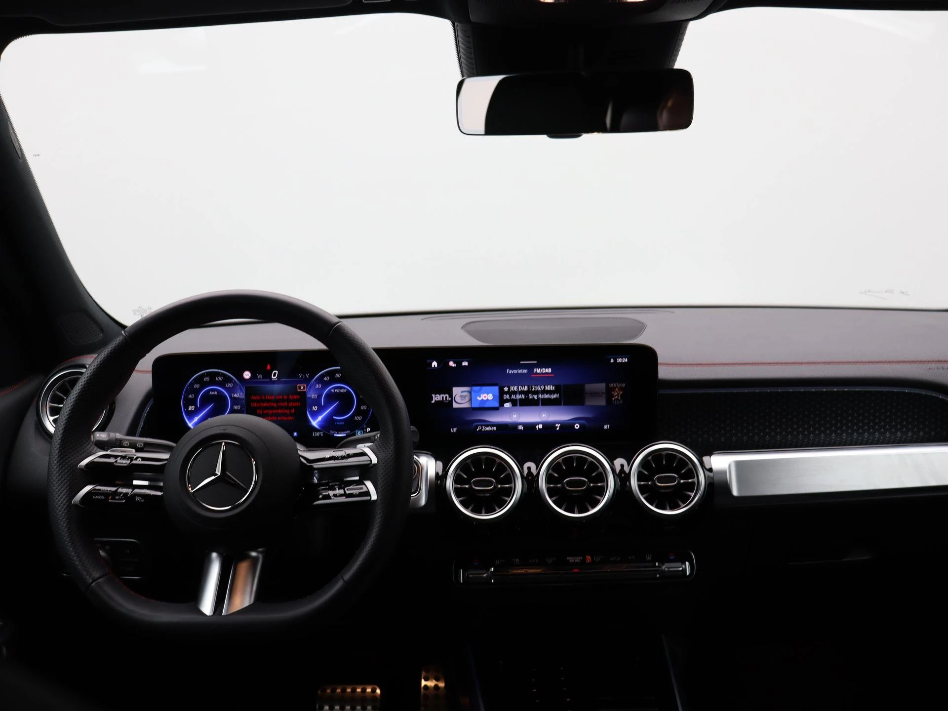 Mercedes-Benz-EQB-image-14