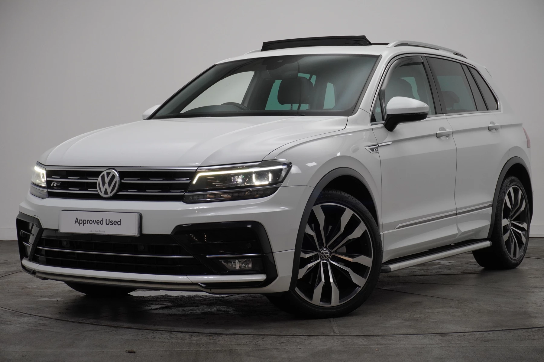 Volkswagen-Tiguan-image-49