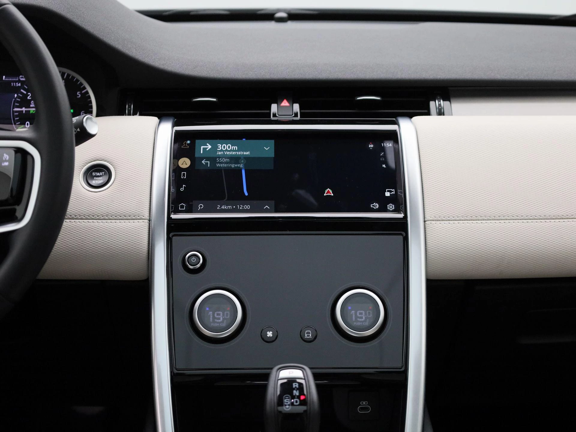 Land Rover-Discovery Sport-image-8