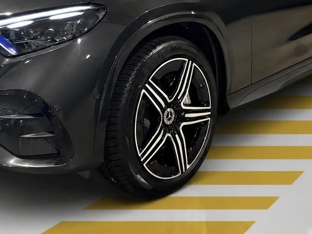 Mercedes-Benz-GLC 220 d-image-5