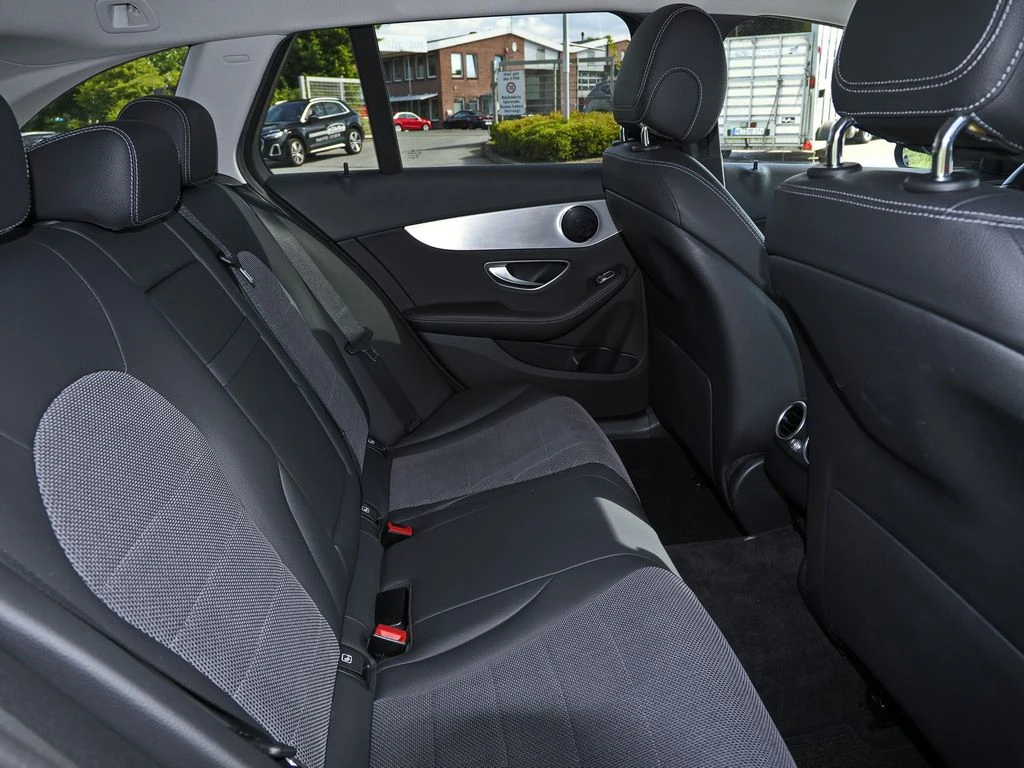 Mercedes-Benz-C-Klasse 220-image-12